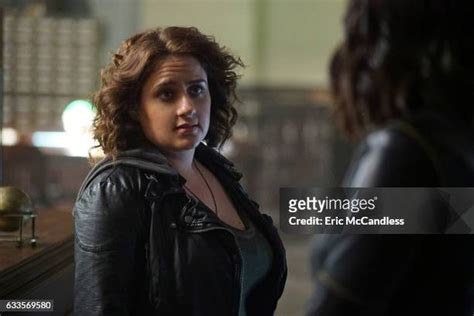 Hot Sexy Artemis Pebdani Bikini Pics