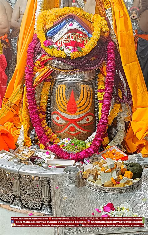 Shringar Of Baba Mahakal By Offering Flower Cloth And Sandalwood