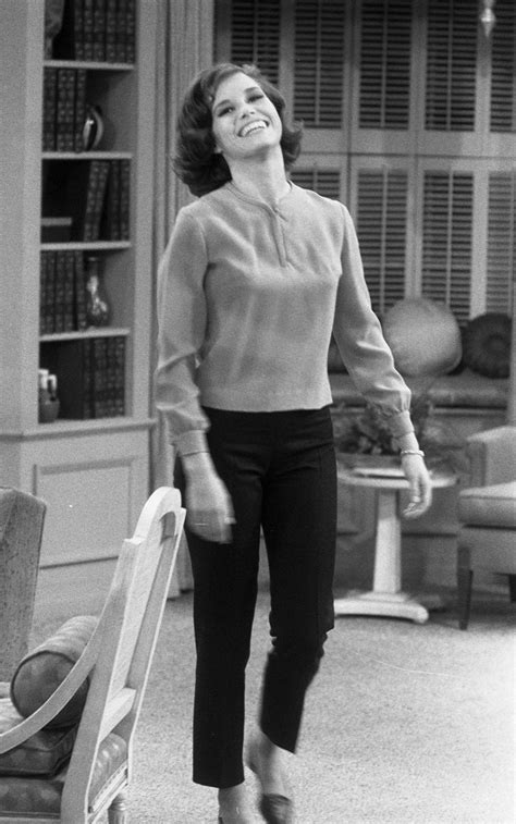 How Mary Tyler Moore Turned The World On With Her Style Classic Tv