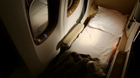 Review: Emirates Boeing 777 (new) Business Class Brussels to Dubai