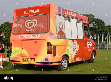 Mobile Walls Ice Cream Van Stock Photo - Alamy