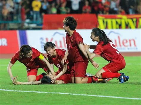 Hot girl Thanh Nhã ghi siêu phẩm sấm sét khiến CĐV vỡ òa nữ Việt Nam cầm chắc HCV SEA Games 32