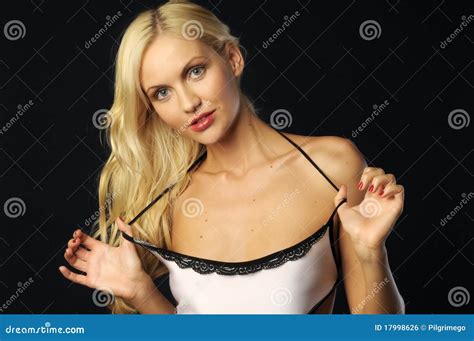 Belle Blonde Dans La Lingerie Blanche Photo Stock Image Du Adulte Torse 17998626