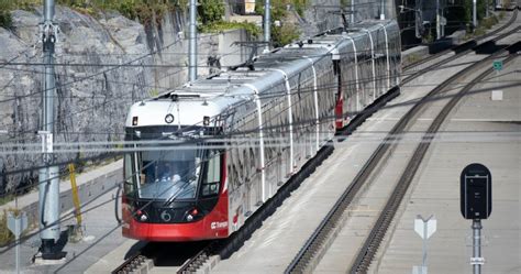 Ottawa LRT meets peak service demand with 11 trains during morning ...