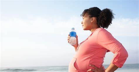 Heres What Happens If You Dont Drink Enough Water During Pregnancy