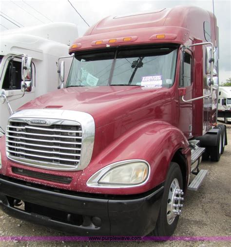 2004 Freightliner Conventional Columbia Semi Truck In Saginaw TX