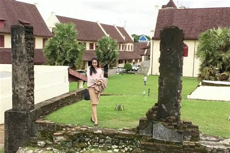 Benteng Rotterdam Referensi Wisata Sejarah Bangunan Kolonial Belanda