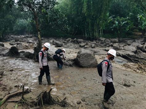 BMKG Hujan Sangat Lebat Sebabkan Banjir Di Gunung Mas Republika Online