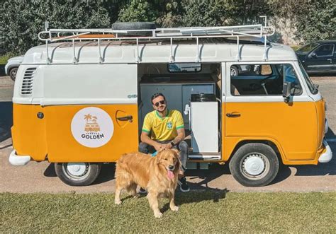 Shurastey E Jesse Inspiram Viagem De Kombi De Brasileiro E Cadela