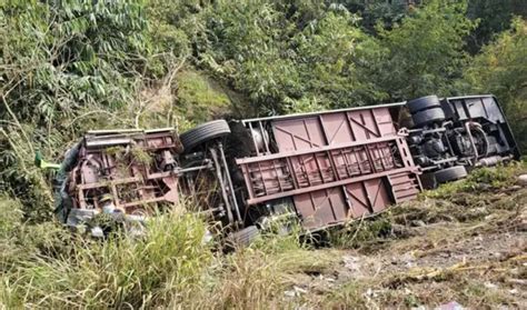 國道三號遊覽車翻覆邊坡！司機困駕駛座失去生命跡象 送醫不治 社會萬象 要聞 Nownews今日新聞