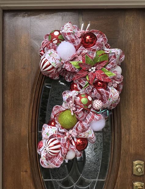 Deluxe Candy Cane Wreath facing Left – Herta’s Wreaths