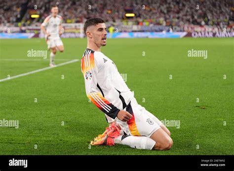 Il Tedesco Kai Havertz Festeggia Dopo Aver Segnato Il Gol Di Apertura