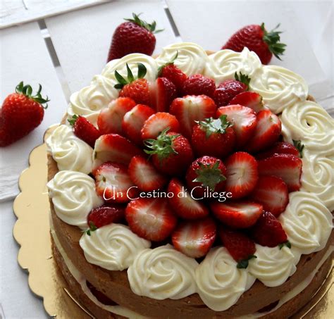 Un Cestino Di Ciliege Naked Cake Con Crema Chantilly E Fragole