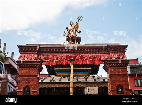 Statue Von Lord Shiva Am Eingang Des Mahendreswor Tempels Hanuman