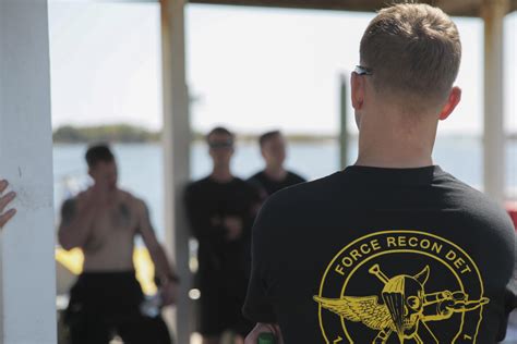 3rd Force Reconnaissance Co Execute Dive Operations Training