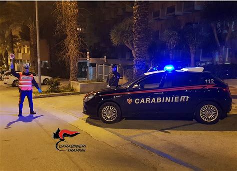 Era Evaso Dagli Arresti Domiciliari I Carabinieri Lo Conducono In