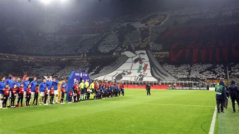 Spettacolo A San Siro Le Immagini Delle Coreografie Del Derby Di Milano