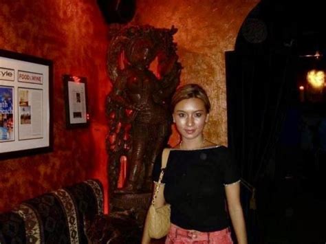 Y Phụng xả kho ảnh diện bikini thời mới qua Mỹ đúng chuẩn Nữ hoàng sexy thập niên