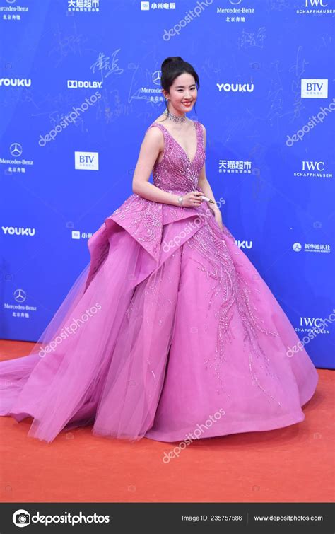 Chinese Actress Liu Yifei Arrives Red Carpet Opening Ceremony Th