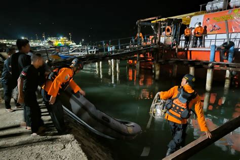 Kapal Tenggelam 13 Kru Berhasil Diselamatkan Dan 8 Orang Dalam