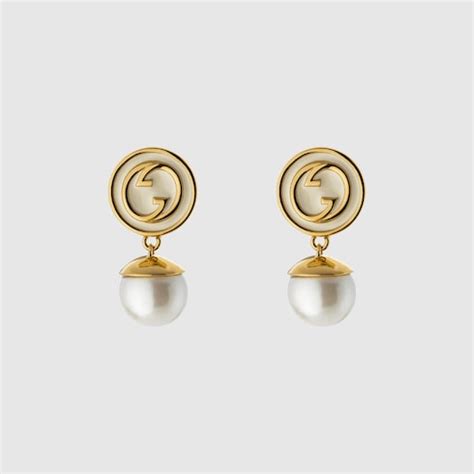 Gucci Blondie pearl drop earrings in ivory, gold-toned metal | GUCCI® US