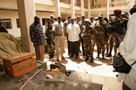 Le Premier Ministre Ministre de la défense Guillaume Soro visite une