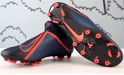 Сравнение Nike MAGISTA OBRA II vs PHANTOM VSN