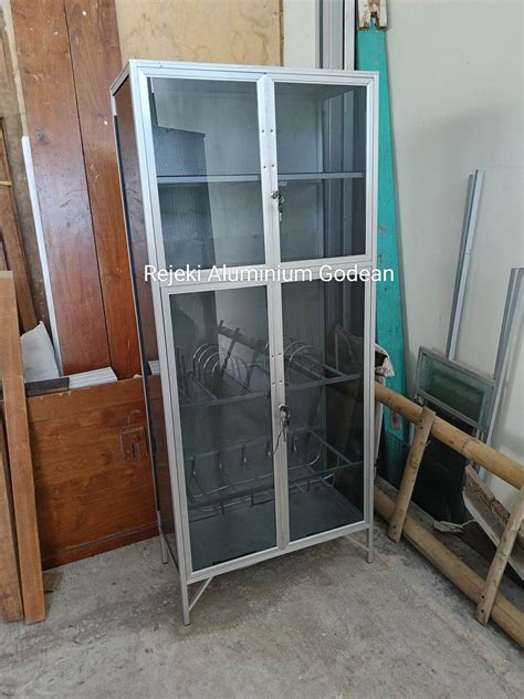 Rak Piring 2 Pintu Box Silver Riben Bahan Kaca Aluminium Plat No