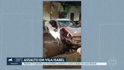 V Deo Mulher Assaltada Acelera O Carro E Bate Em Rvore Em Vila