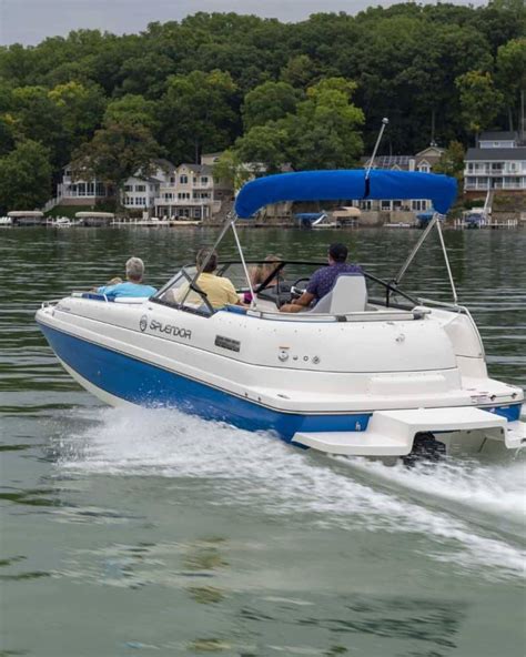 240 Platinum Splendor Boats