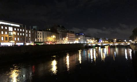 Liffey / River floating through Dublin, Ireland ⋆ The Passenger