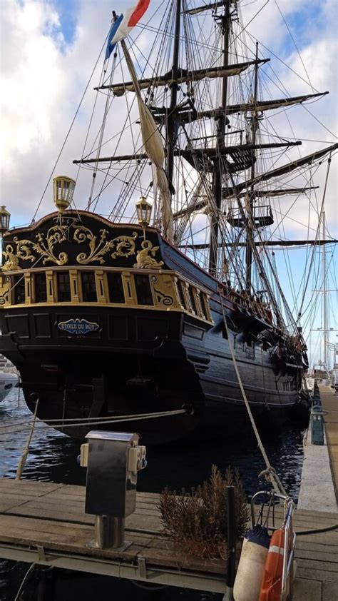 Approda Nel Porto Di Vibo Marina Una Nave Corsara Francese