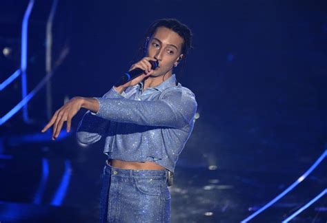 Sanremo 2024 Ghali Sul Palco DellAriston Casa Mia Casa Tua Che