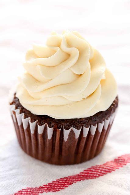 How To Make Buttercream Frosting Frosting Recipes Homemade Buttercream Frosting Buttercream