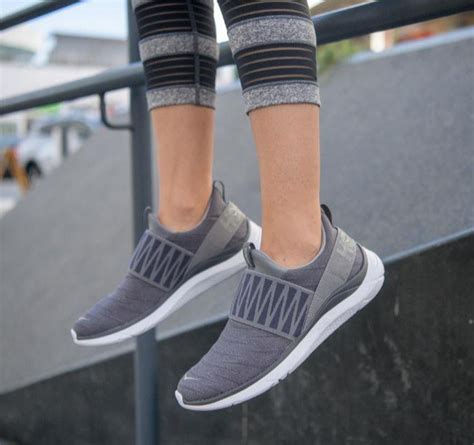 Best Shoes for Plantar Fasciitis [6 Stylish Options]