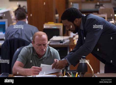 Secret In Their Eyes 2015 Dean Norris Chiwetel Ejiofor Billy Ray Dir