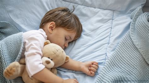 Gebrochen Beschwichtigen Gibt Es Im Bett Schlafen Gespenstisch