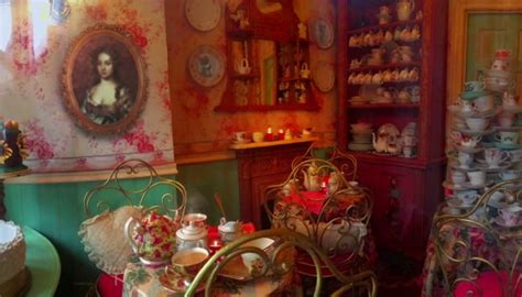 Madam Puddifoot's tea shop | Tea shop, Harry potter, Hogsmeade