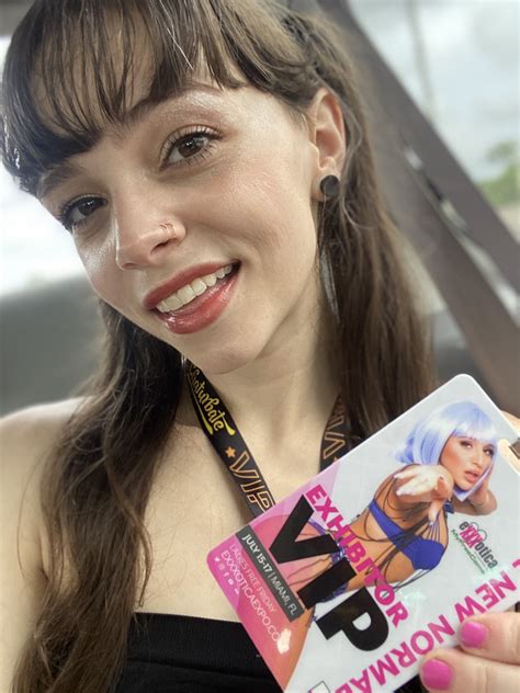 Tw Pornstars Lilith Winters Twitter Come Visit Me Exxxotica Miami