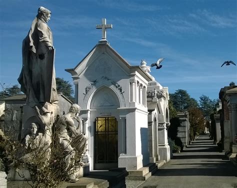 Il Cimitero Monumentale Di Torino Tra Capolavori E Personaggi Illustri