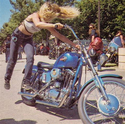 Motorcycle Women Of The 70s Motorcycle Outfit Chicks On Bikes