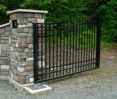 Best 25+ Iron gates driveway ideas on Pinterest | Iron gate design, Wrought iron gate designs ...