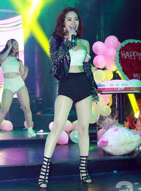 Naked Minh Hang In The Viet Nam Personal Show