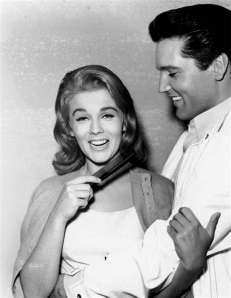 45 Fun and Romantic Photos of Elvis Presley and Ann-Margret in “Viva ...