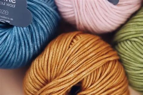 Шнурковая пряжа в Hollywool для ваших теплых изделий