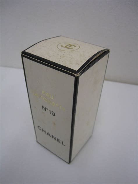 Yahooオークション Chanel シャネル N°19 No19 Eau De Toilette オ