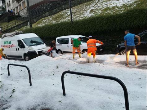 Alberi In Strada Grandine E Allagamenti Violenti Temporali Nelle