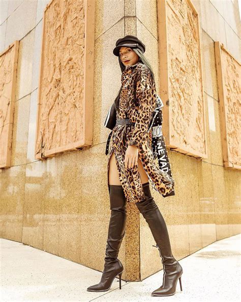 Thu mới chớm mà dàn sao và hot girl Việt đã khoe kiểu street style kiểu nào cũng dát đầy