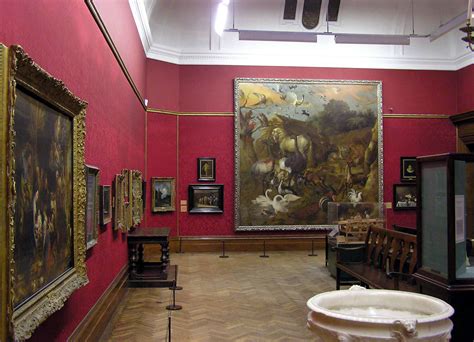 File:Bristol art.gallery.interior.arp.jpg - Wikimedia Commons