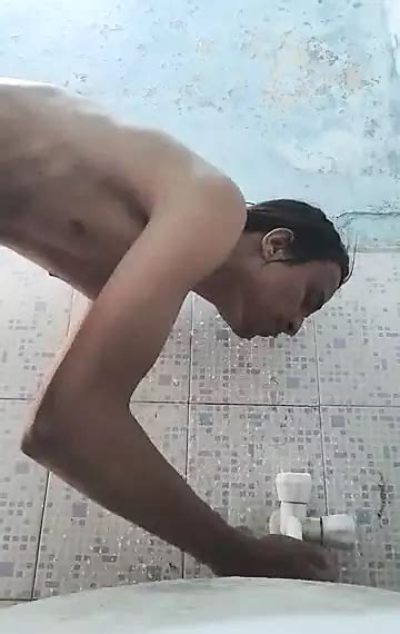 Indian Desi Village Cross Dresser Shemal Cd Gay Boy Showing Full Nude Body In Shower Water